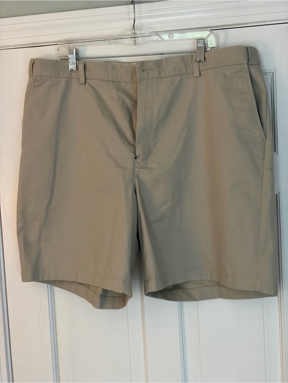 LL Bean Men’s Plain Front Khaki Shorts